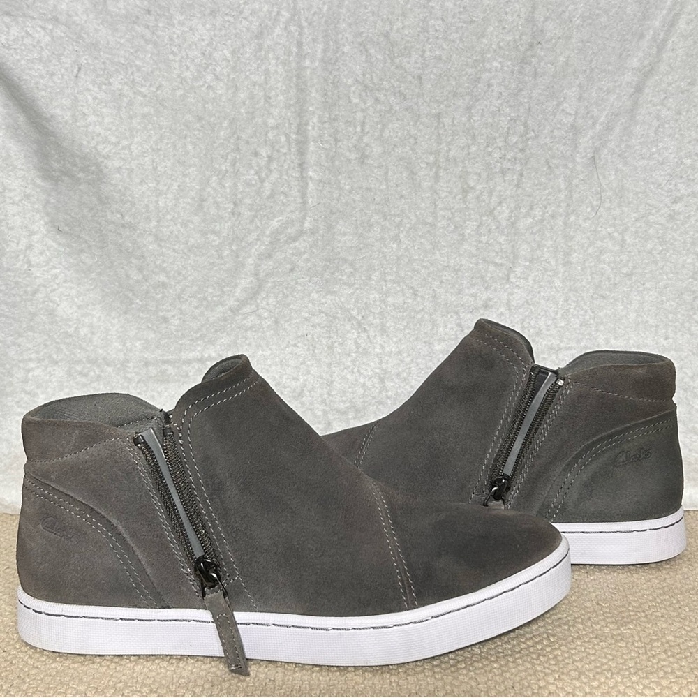 Clarks Womens Pawley Adwin Grey Suede Side Zip Sneakers Shoes SZ 7.5 M - Picture 8 of 12